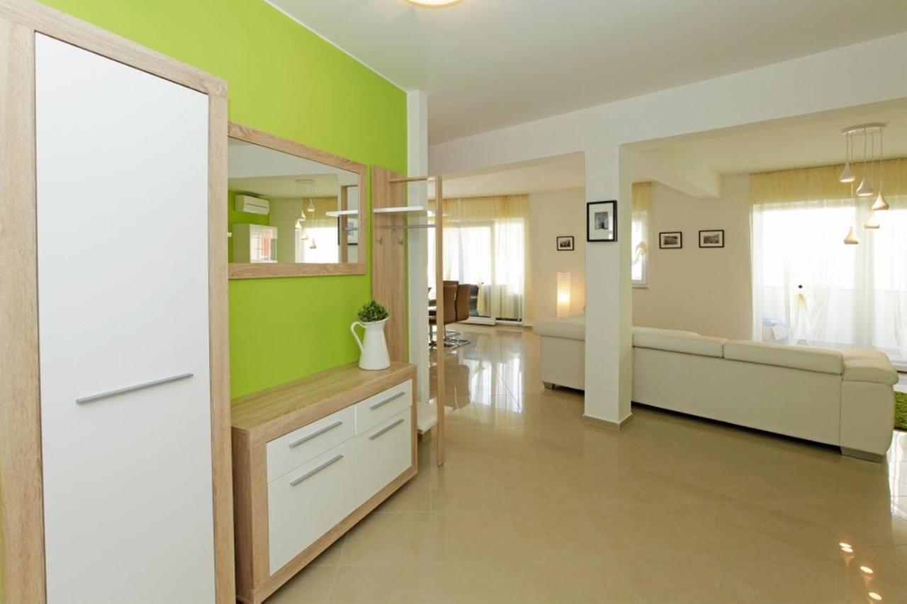 A6 With Pool From 45 Eur Per Person Apartment *