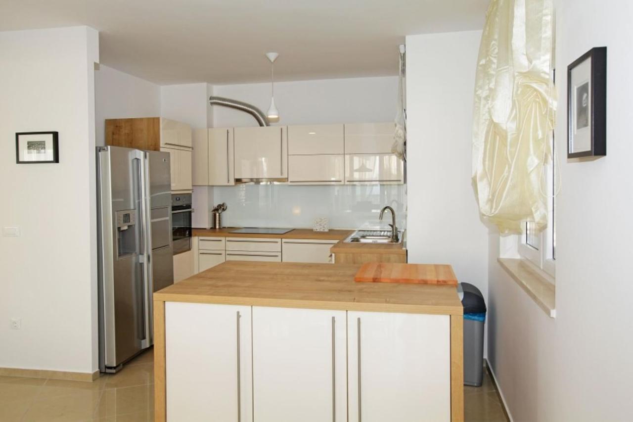 A6 With Pool From 45 Eur Per Person Bol