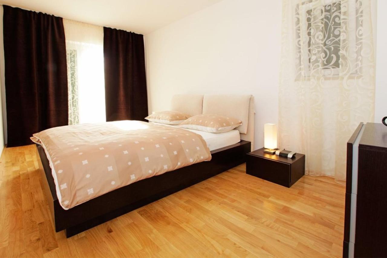 A6 With Pool From 45 Eur Per Person Apartment
