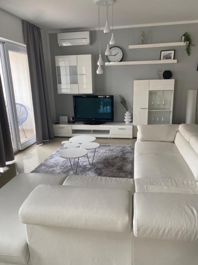 Apartment A6 With Pool From 45 Eur Per Person
