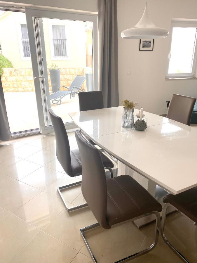 A6 With Pool From 45 Eur Per Person Apartment *